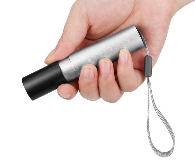 Rechargeable Zooming Adjustable XPE Flashlight 